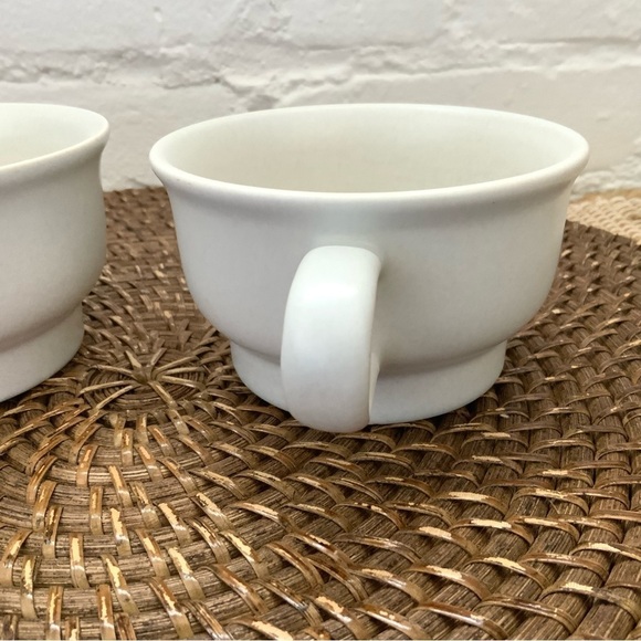 Vintage Pfaltzgraff Coffee Cups Ivory Blue Folk Art Stoneware Kitchen Ware 2 - Picture 10 of 13